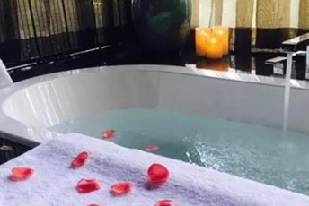 深圳坪山水疗池中的失重冥想：当身体学会漂浮